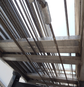 Article R. 4323-23 et article 3, 5-1, 6C et 13 de l’arrêté du 1er mars 2004 Un appareil de levage, à demeure ou mobile, qui est installé, démonté, remonté, déplacé, modifié, doit subir une épreuve de mise ou remise en service avant toute utilisation. De même en cas de réparation ou de remplacement d’un organe essentiel de l’appareil tel que les freins d’un pont roulant, la voie de roulement d’un monorail, l’appareil doit subir une épreuve de remise en service sauf pour les fourches, les chaînes ou les câbles de levage, les crochets s’ils ont les mêmes caractéristiques.