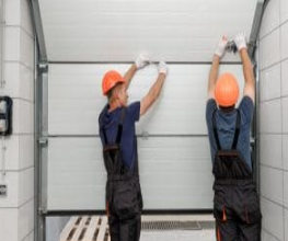 Les portes ou portails manuels Article R.4224-12 du Code du Travail installés sur les lieux de travail doivent être entretenus. Leur mouvement d’ouverture et de fermeture sont manuels. Le code du travail préconise une visite périodique une fois par an.